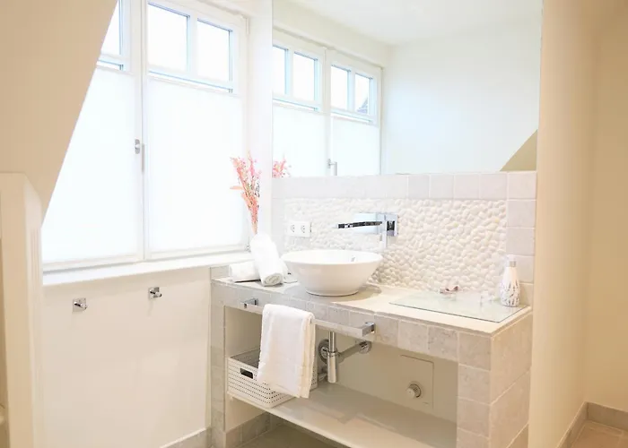 Berthin-bleeg-str. 1, W6 *